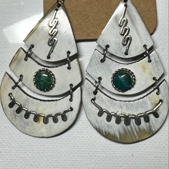 Shell  earings - Picture 3 of 4